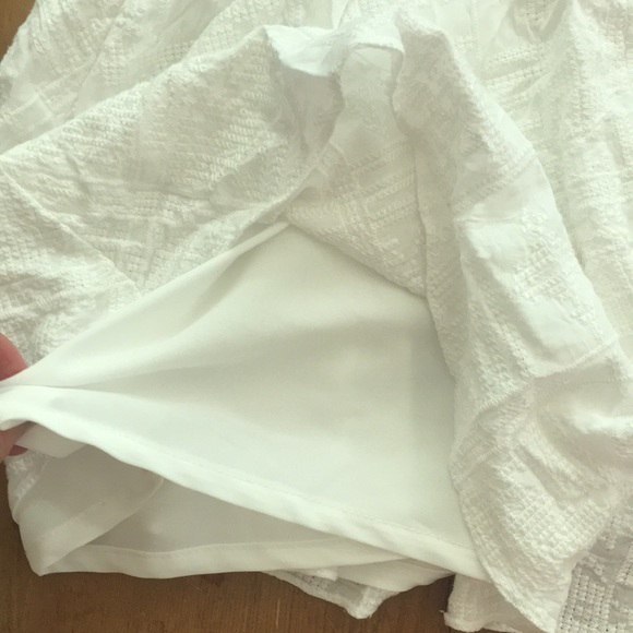 Halter smocked white textured tank top - Picture 6 of 9